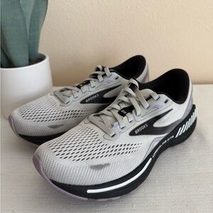 Brooks Adrenaline GTS 23 Light Gray Mesh Athletic Running Sneakers